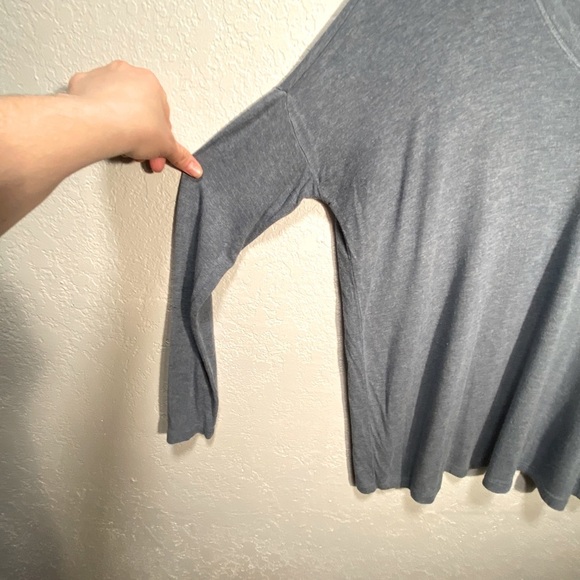 Cabi #3229 Relax Tee V-Neck Long Sleeve Shirt - Picture 6 of 8